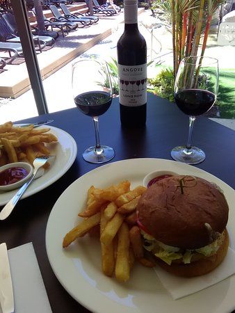 Straits Cafe and Bar